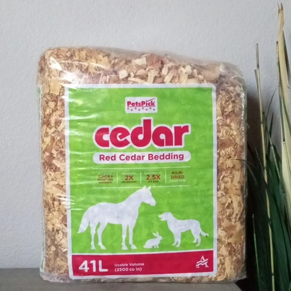 New! PETS PICK Red Cedar Bedding 41 Liters / Odor Control.